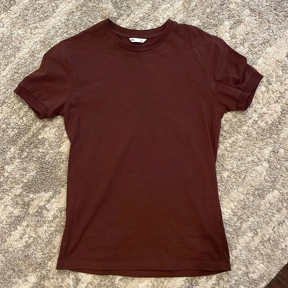 Men’s YD tee, size XS; color: brown